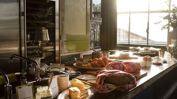 Se ofrece un desayuno bufé todos los días (por un coste adicional)