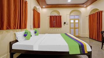 Habitació Deluxe | Escriptori i planxa i posts de planxar