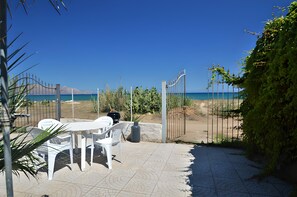 Outdoor dining - Semi-detached house on the beach with outdoor spaces (Alcamo)
