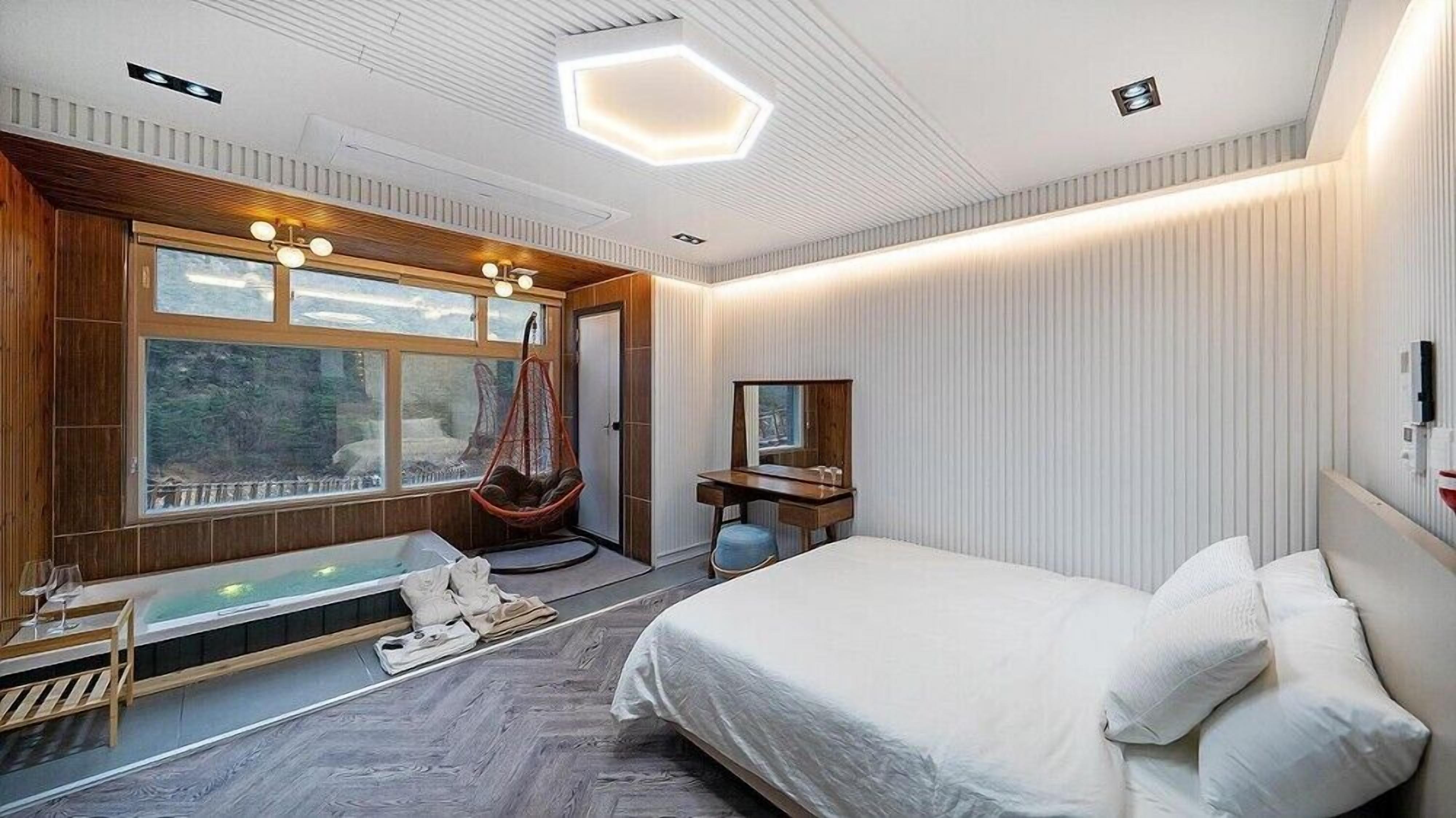 Room (chulleongdali)