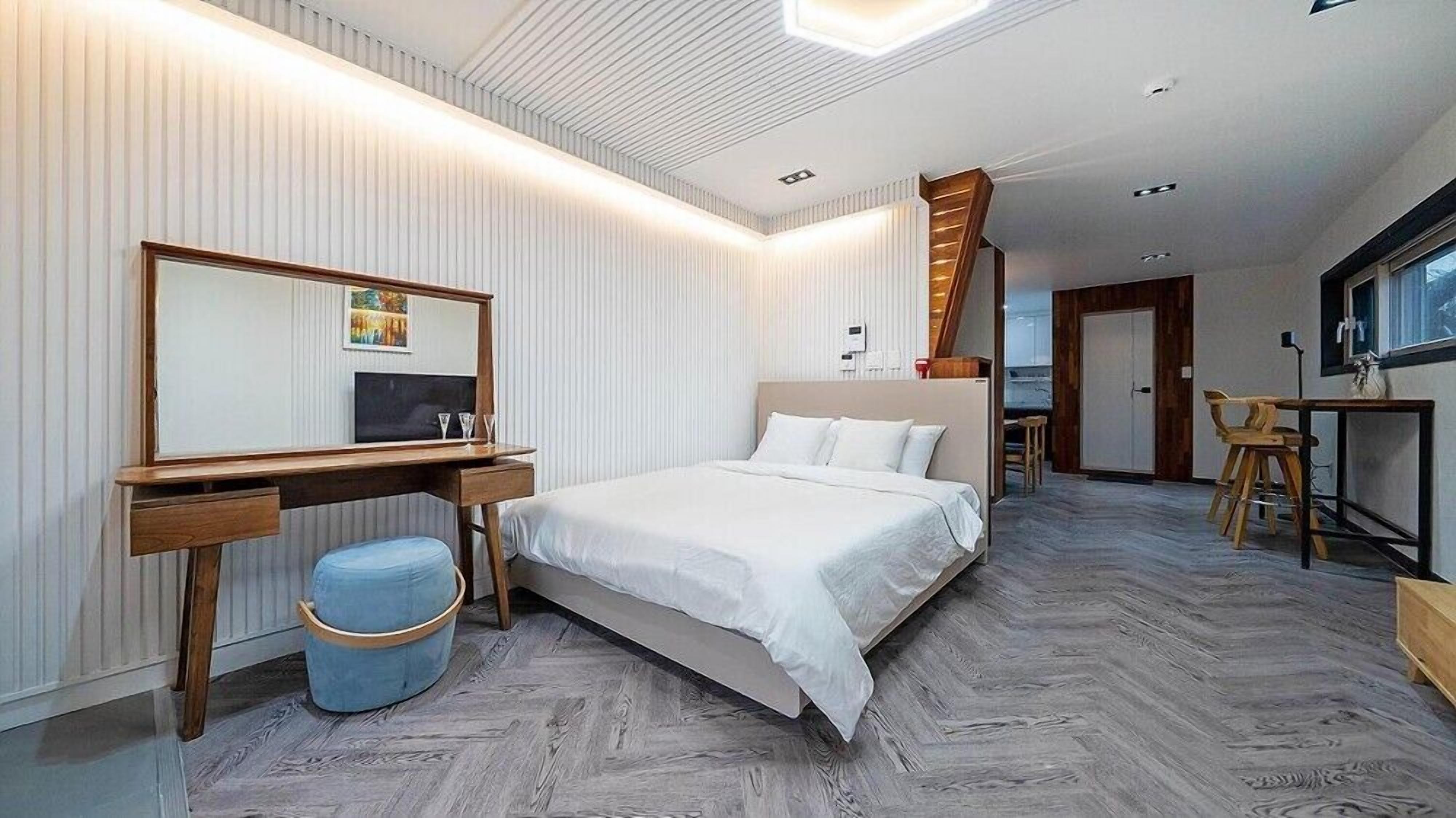 Room (chulleongdali)