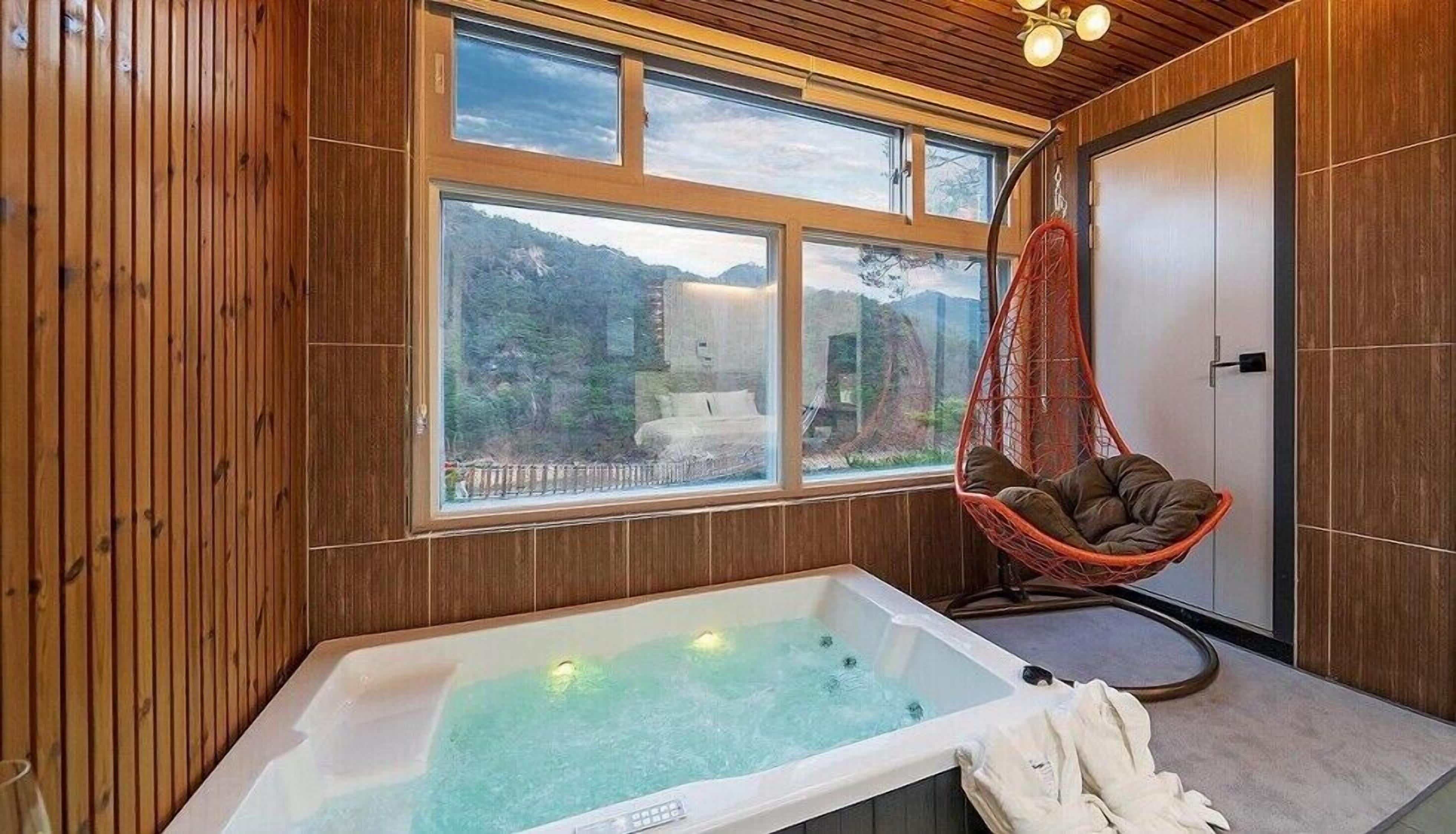 客房 (chulleongdali)