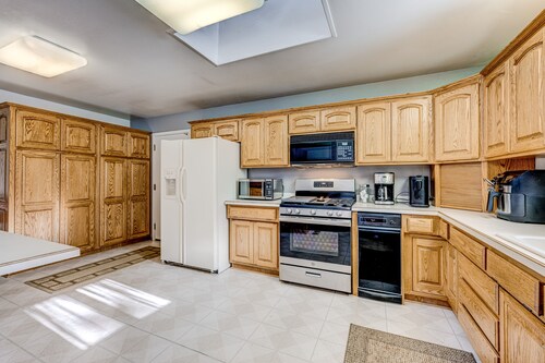 Peaceful retreat with a gas fireplace, balcony, & washer/dryer