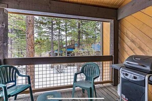 Property grounds - Steps to Northstar Village! Gated, Dog-friendly, with a loft, 2 balconies (Truckee)
