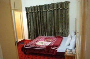 標準雙人房 | 隔音、免費 Wi-Fi、床單