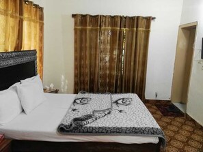 標準雙人房 | 隔音、免費 Wi-Fi、床單