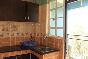 Standard Apartment, 1 Bedroom | Private kitchen | Cookware/dishes/utensils