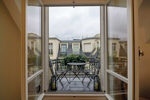 Interior - Balcon Champs Elysees (Paris)