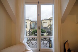Interior - Iconic address, Quiet 1 bdrm with Private Balcony (Paris)