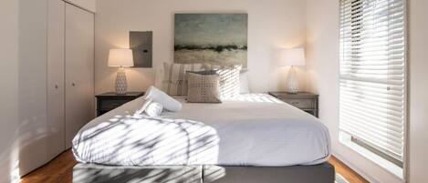 2 makuuhuonetta, työpöytä, silitysrauta/-lauta, ilmainen Wi-Fi