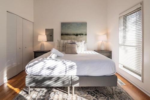 Adorable MtAdams 2BR near it all