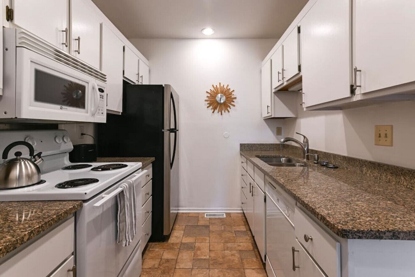 Geladeira, micro-ondas, fogão, cooktop