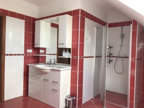 Family Apartment, 3 Bedrooms | Bathroom | Separate bathtub and shower, bidet, towels, toilet paper