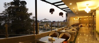 エイペックス ビジネス ホテル – トリブバン インターナショナル エアポート, カトマンズ