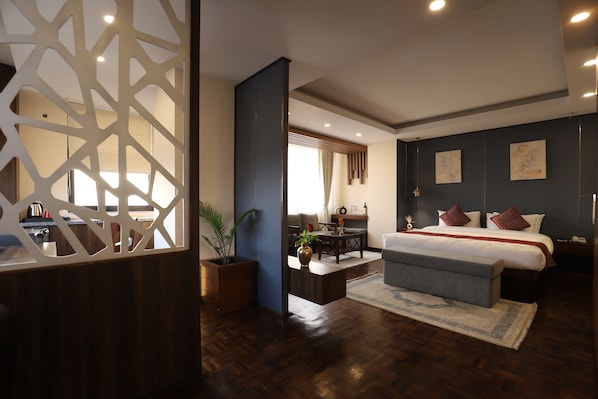 商务开间套房 | 埃及棉床单、高档床上用品、Select Comfort 床、办公桌