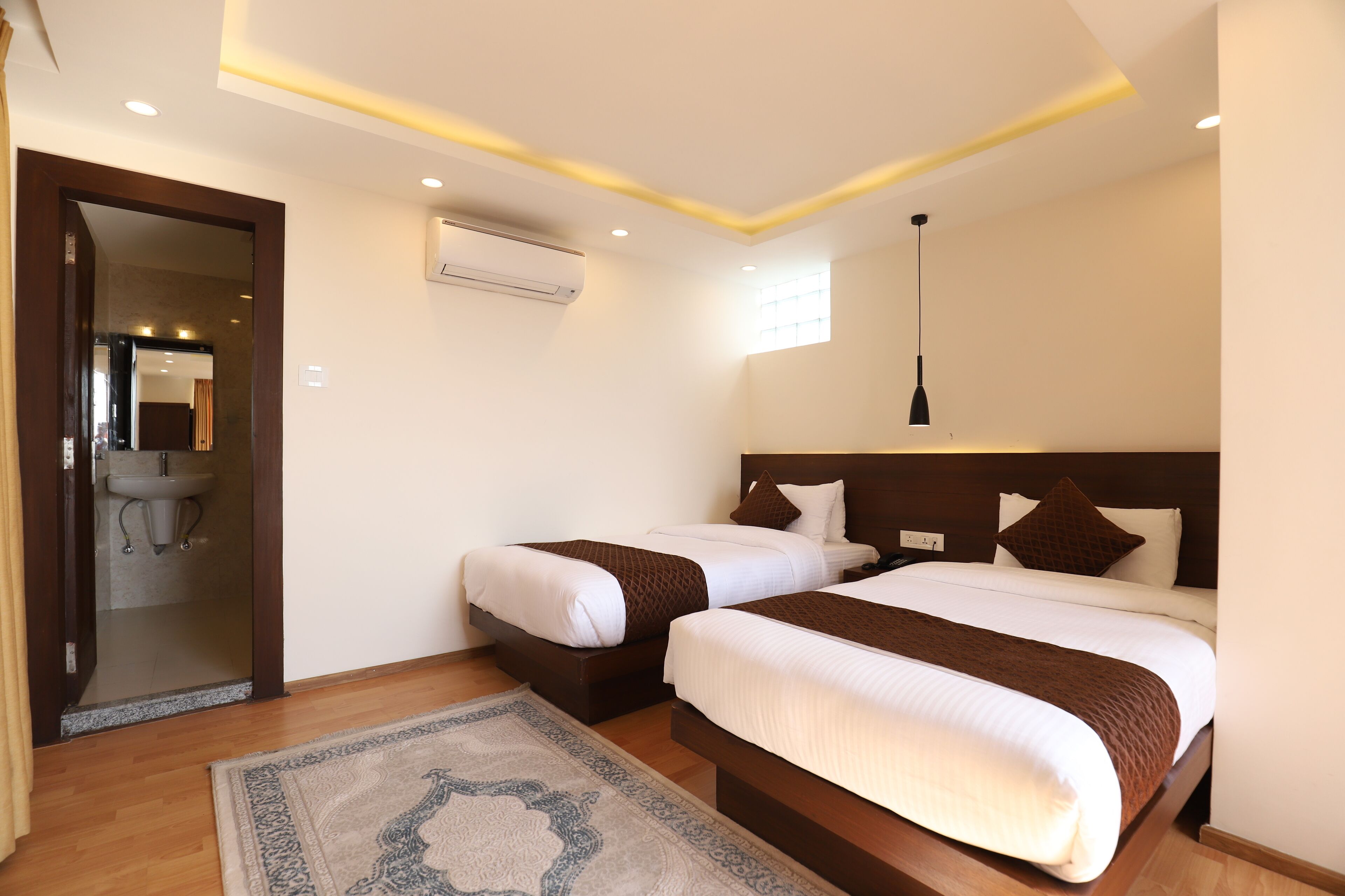 deluxe twin room | air conditioning