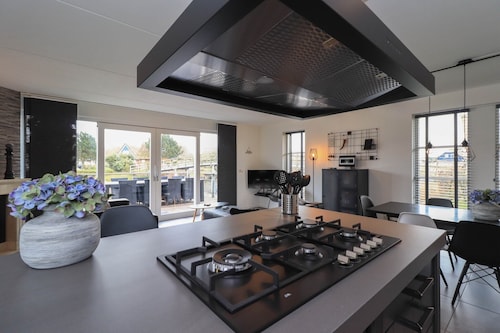 Villa am Wasser mit Sauna