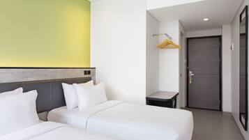 Twin Room (Smart) | Bilik Mandi | Pancuran mandi, hulu semburan mandi hujan, pengering rambut, bidet