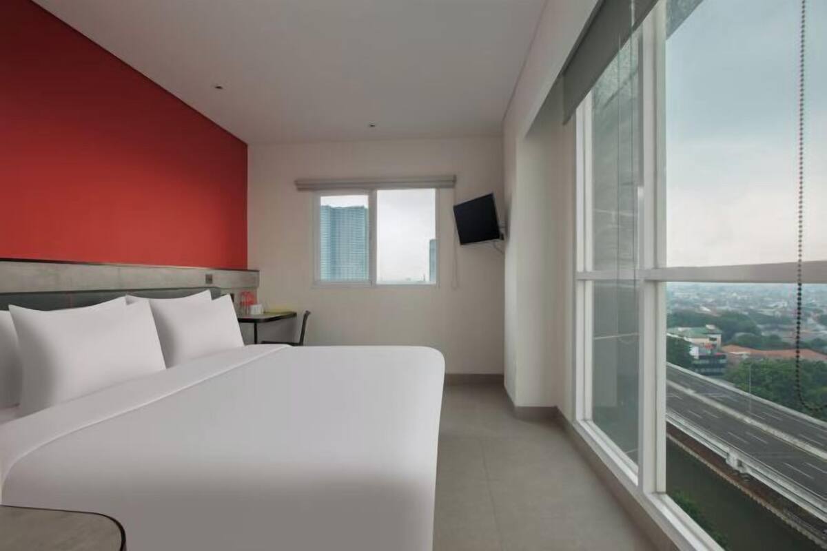 WiFi (free), bed sheets