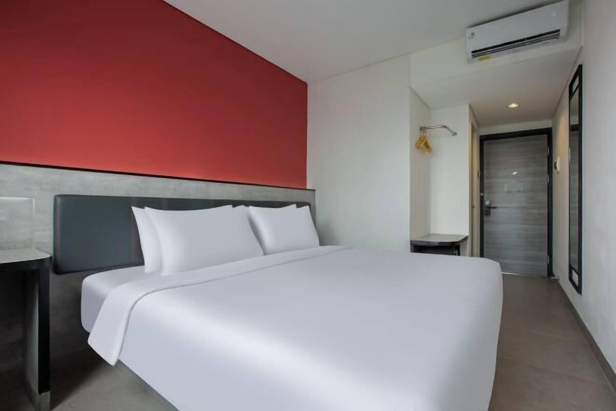 WiFi (free), bed sheets