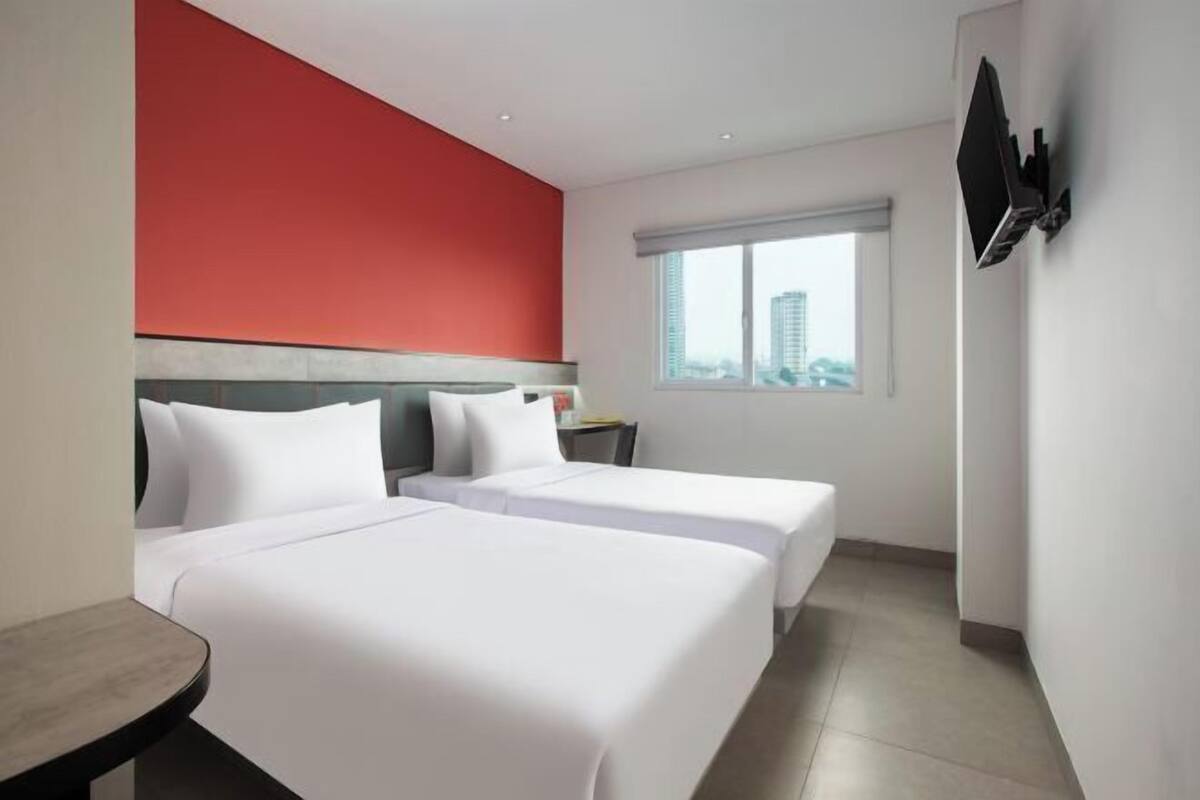 WiFi (free), bed sheets