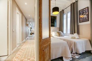 4 bedrooms, in-room safe, iron/ironing board, free WiFi - CASA COSTA 4 BEDROOM APT (Barcelona)