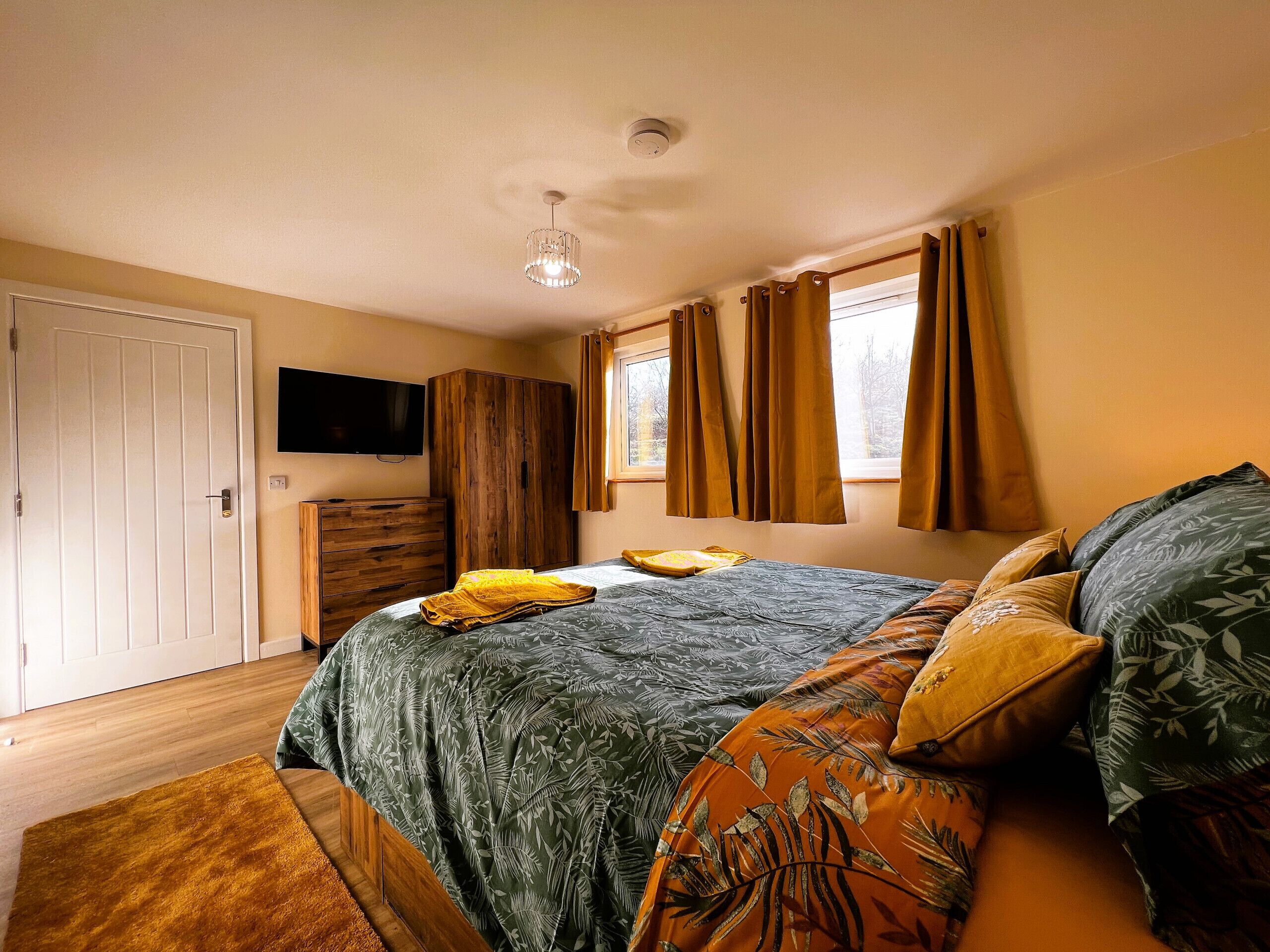 2 bedrooms, iron/ironing board, free WiFi, bed sheets