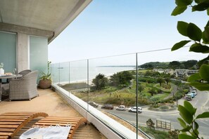 Terrace/patio - Starboard is a one bedroom apartment with high spec, modern and stylish interior (Falmouth)