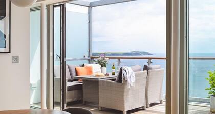 White Sails is two bedroomed seafront penthouse apartment overlooking the water