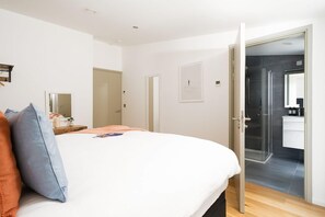 2 habitaciones, tabla de planchar con plancha, wifi y ropa de cama