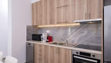City Apartment, Non Smoking | Private kitchen | Full-sized fridge, microwave, oven, stovetop