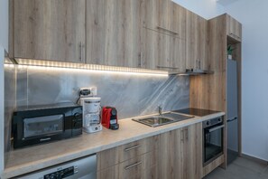 City Apartment, Non Smoking | Private kitchen