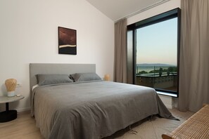 4 bedrooms, in-room safe, free WiFi, bed sheets
