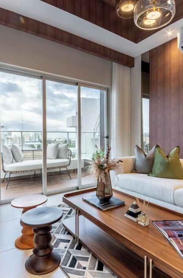 Una Smart TV, una chimenea