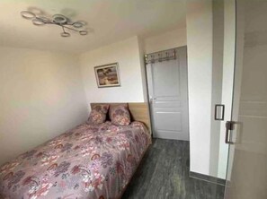 2 bedrooms, WiFi, bed sheets - FEET IN THE WATER (Marseillan)