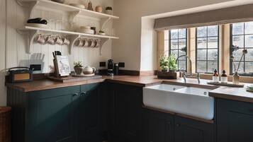 Réfrigérateur, four, plaque de cuisson, lave-vaisselle