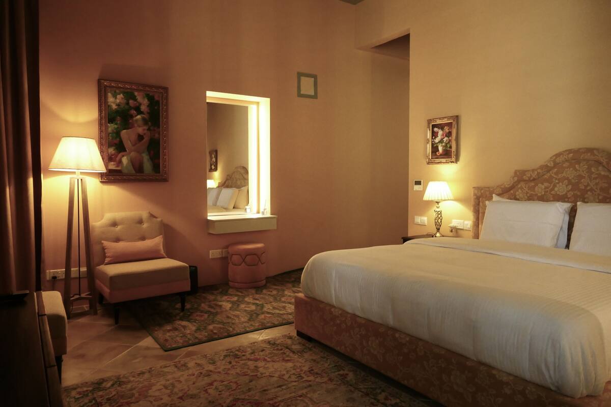 Suite | Blackout drapes, WiFi (free), individually decorated