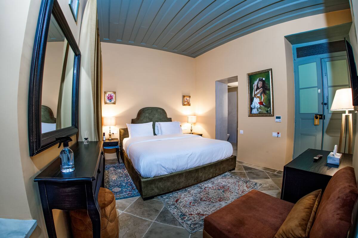Suite | Blackout drapes, WiFi (free), individually decorated