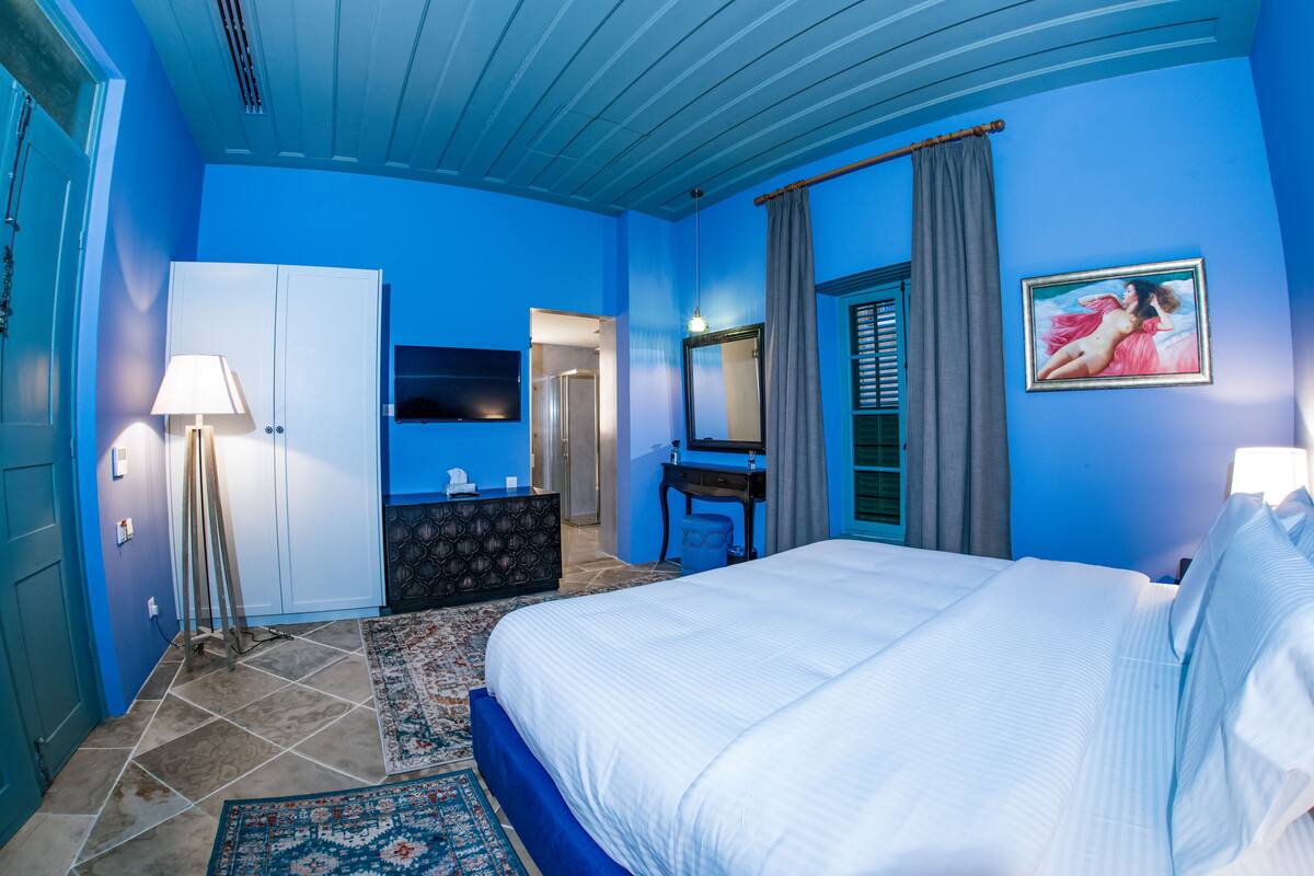Suite | Blackout drapes, WiFi (free), individually decorated