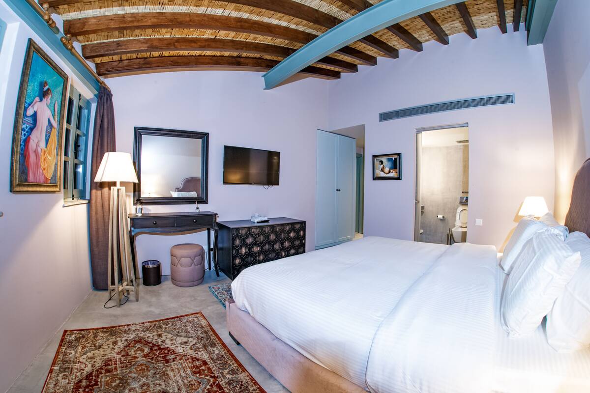 Suite | Blackout drapes, WiFi (free), individually decorated