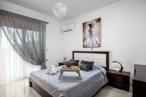 3 bedrooms, in-room safe, iron/ironing board, WiFi