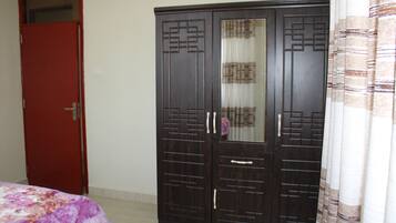 3 bedrooms, bed sheets, wheelchair access
