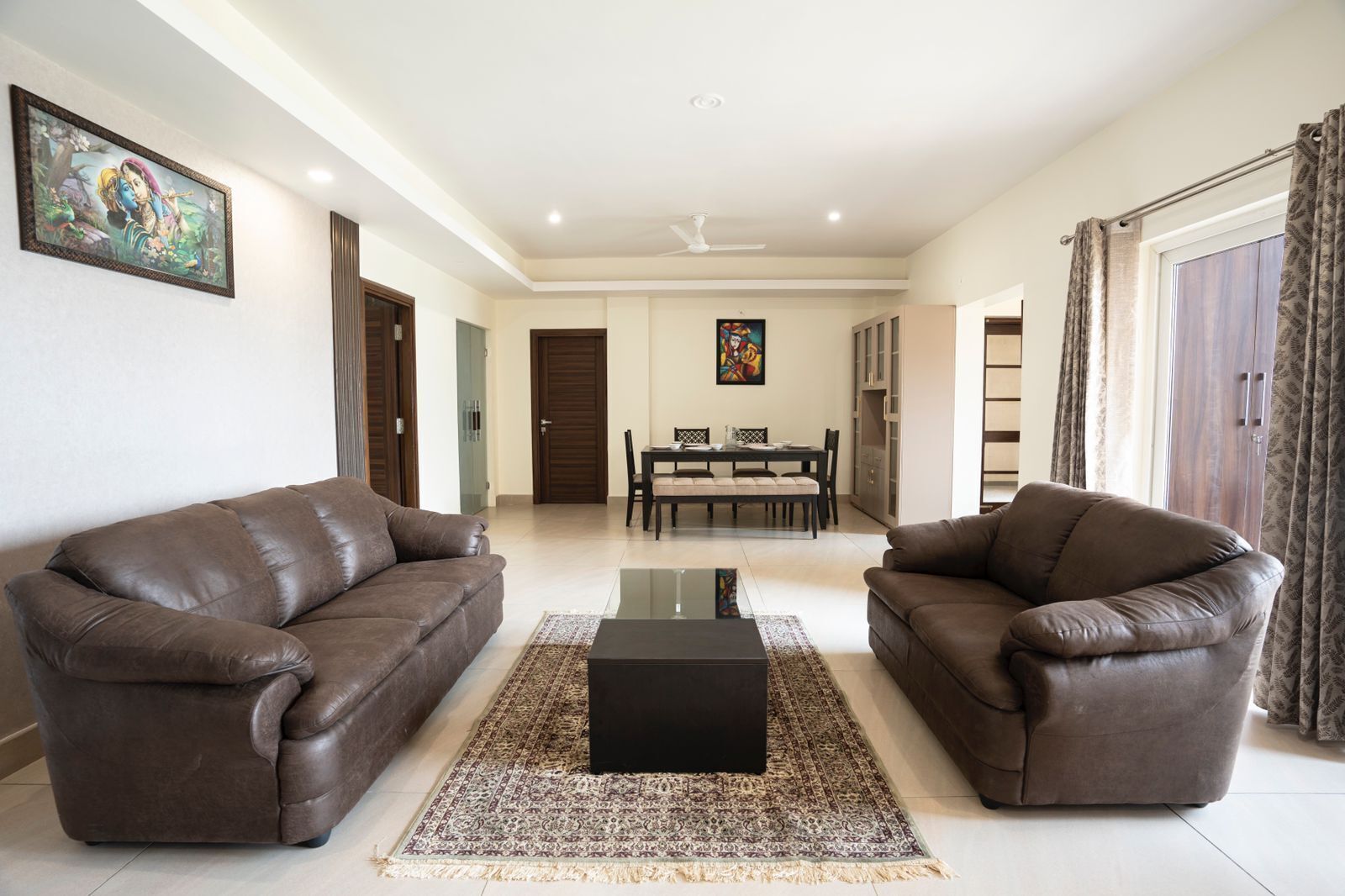 Prithvi with on Balcony | Oleskelualue | LED-televisio