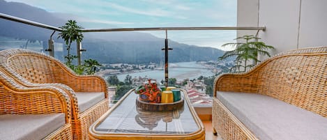 Akash with Ganga View, Balcony and Sit Out | Balkongutsikt