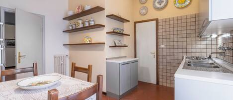 Oven, stovetop, dishwasher, coffee/tea maker