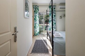 2 bedrooms, iron/ironing board, free WiFi, bed sheets - Villa Alysso, fully equipped, modern with shared pool & sea and mountain view (Aptera)