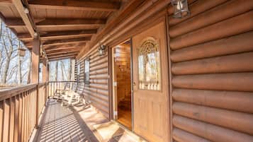 Comfort Cabin, 2 Bedrooms, Non Smoking, Hot Tub | Terrace/patio