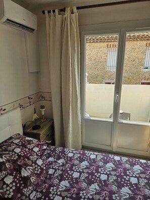 1 bedroom, Frette Italian sheets, premium bedding, memory-foam beds