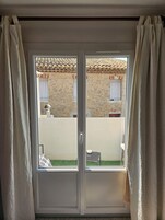 Comfort Room, 1 Double Bed, Balcony | Frette Italian sheets, premium bedding, memory foam beds