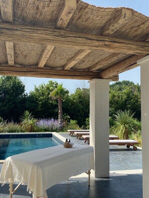 حمّام سباحة خارجي